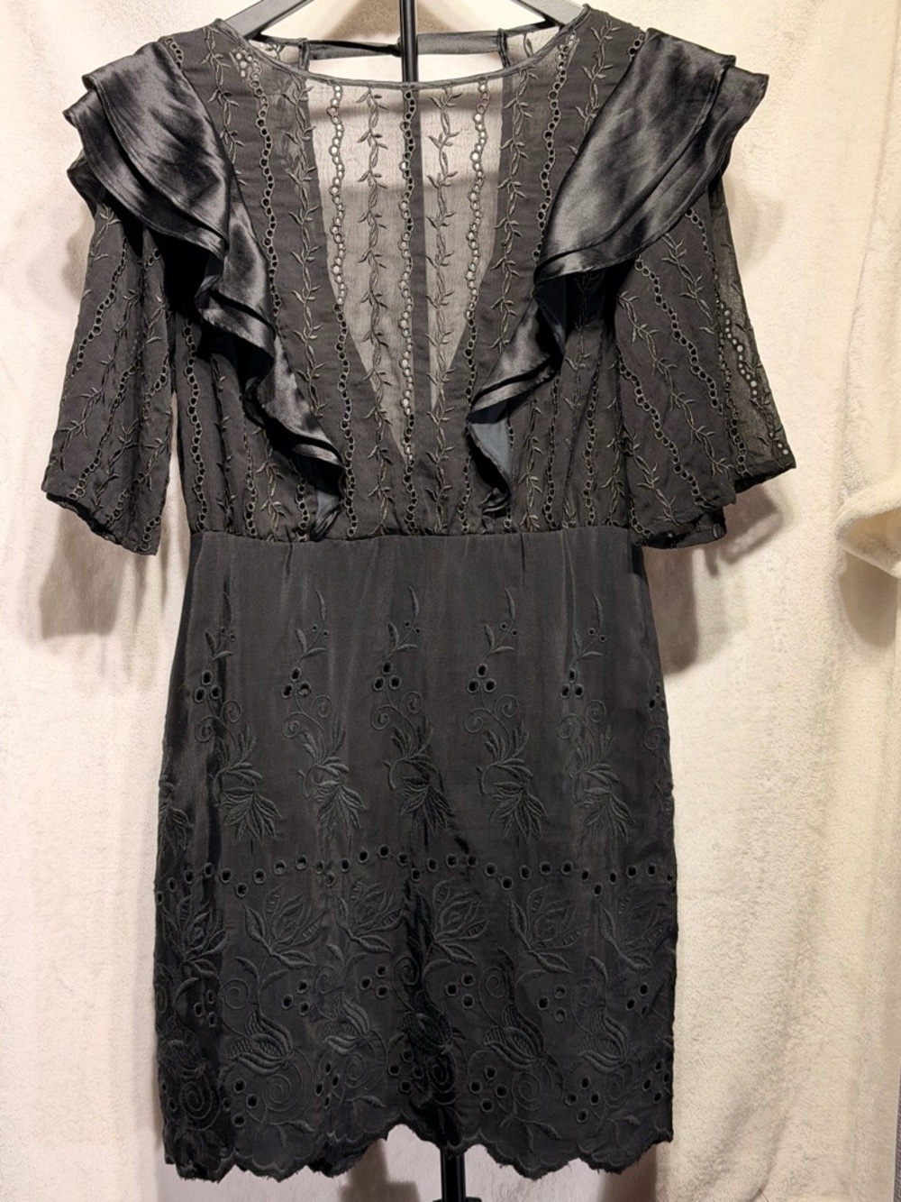 Free People Mackenzie Eyelet Black Embroidered Ruffle Mini Dress size 4